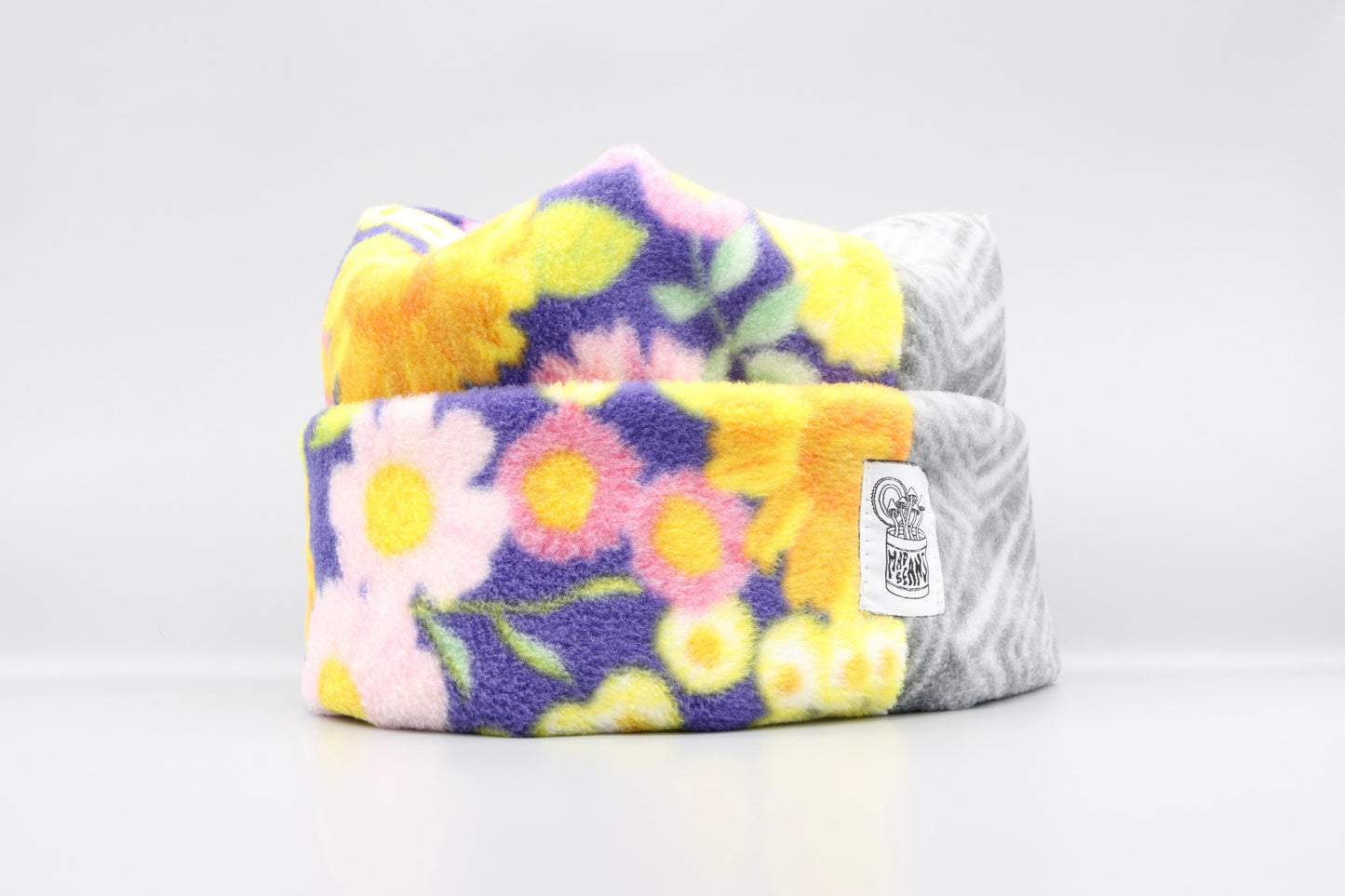 Flowers/Gray Geometric Pattern