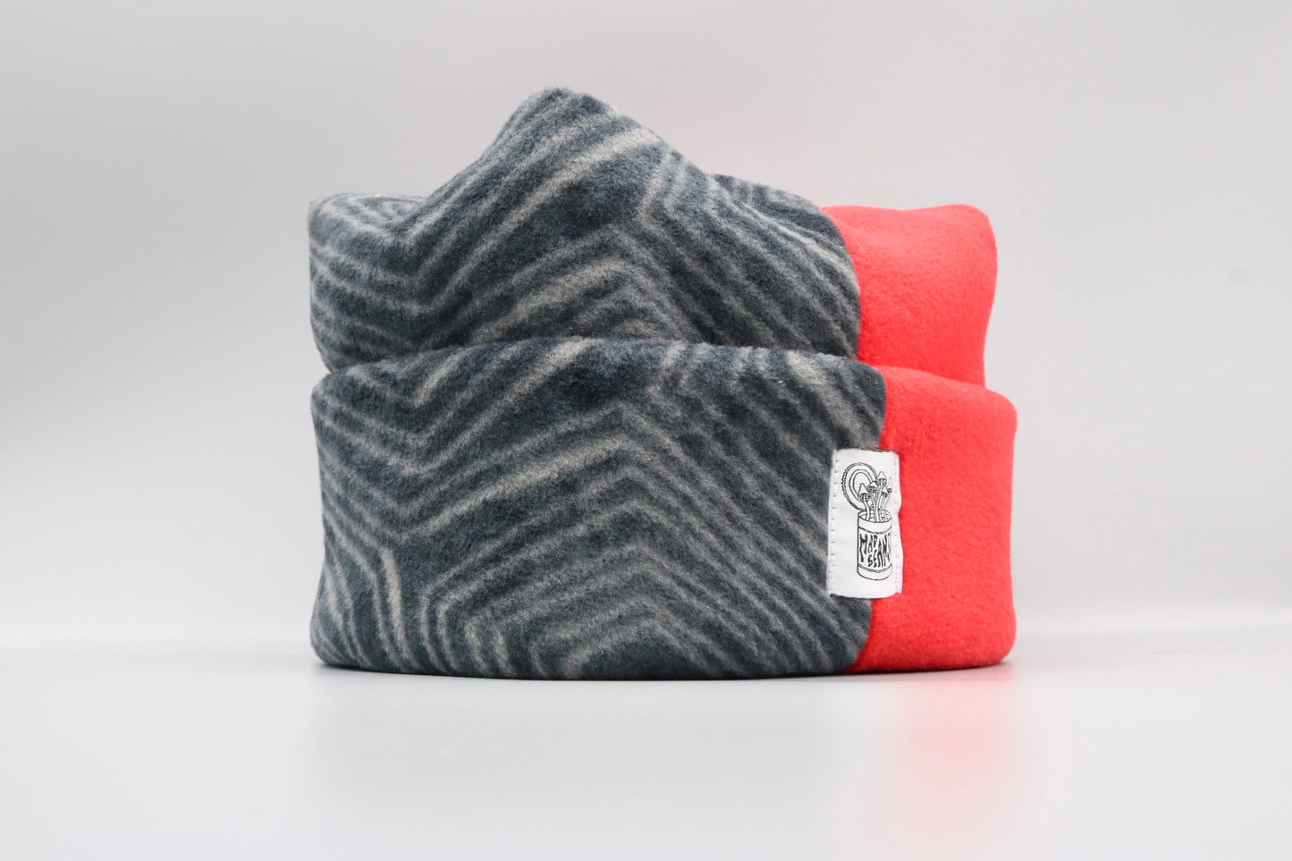 Gray Geometric Pattern/Red
