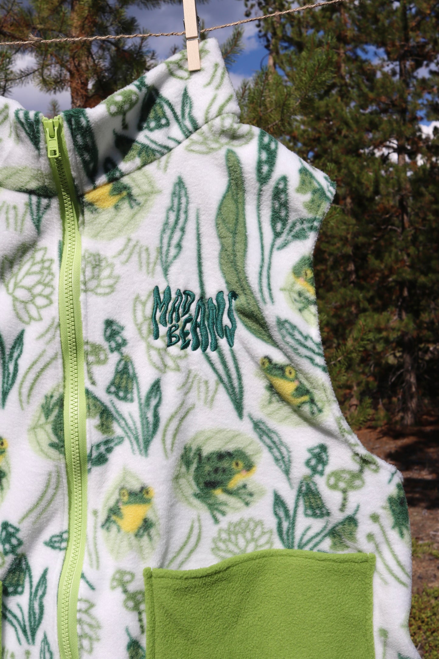 S/M - Frogs and Green