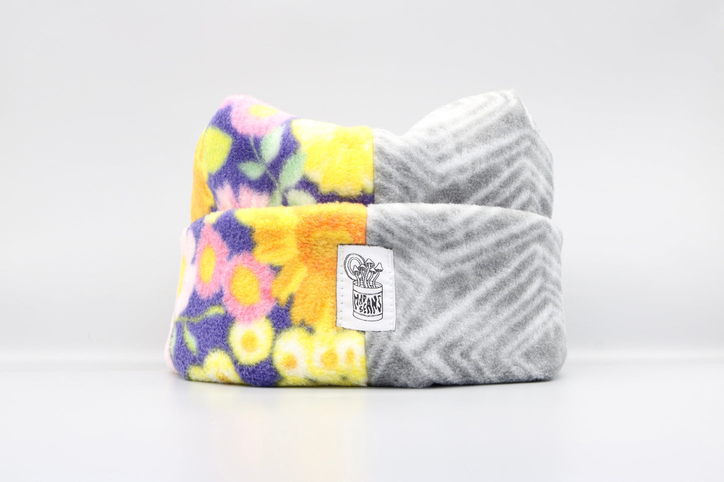 Flowers/Gray Geometric Pattern